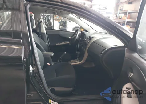 2011 Toyota Corolla S z USA, uszkodzony, nr VIN 2T1BU4EE2BC738044